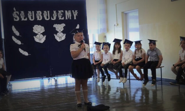 Ślubowanie uczniów pierwszej klasy