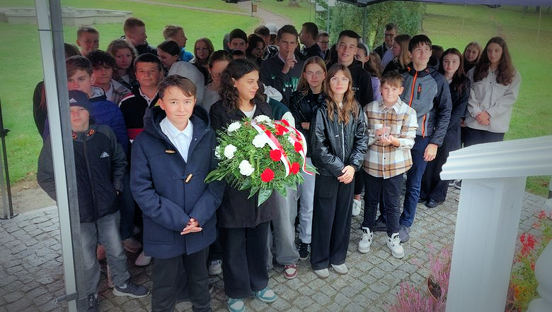 Odsłonięcie pamiątkowej tablicy w Urzędzie Miasta