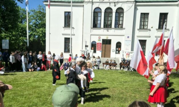 Święto Konstytucji 3 Maja – występ uczniów klas 2 i 3b