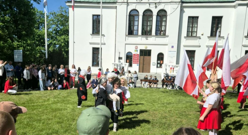 Święto Konstytucji 3 Maja – występ uczniów klas 2 i 3b