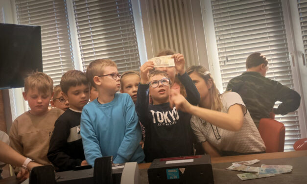 Lekcja bankowości w klasie 2b