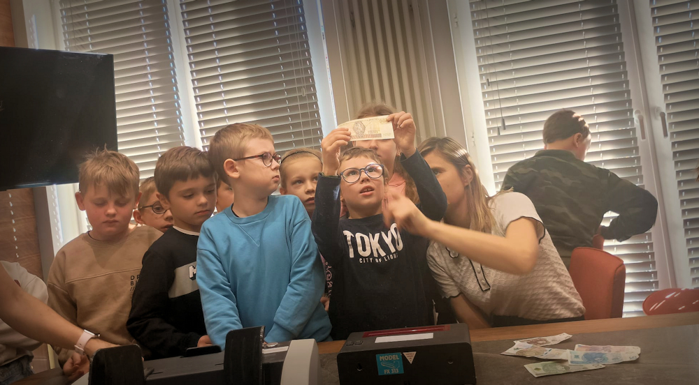 Lekcja bankowości w klasie 2b