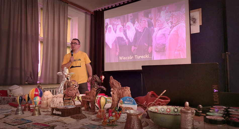 Spotkanie z&nbsp;podróżnikiem – „Na&nbsp;sułtańskiej ziemi”